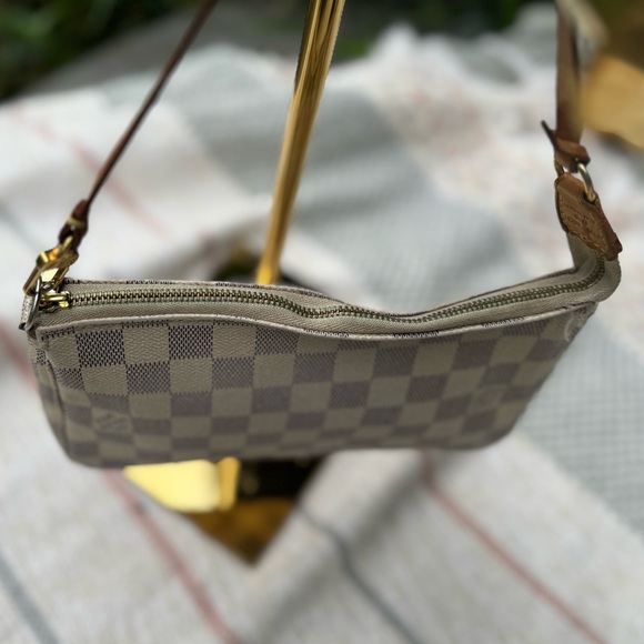 LOUIS VUITTON Damier Azure Pochette with leather strap - Picture 4 of 4